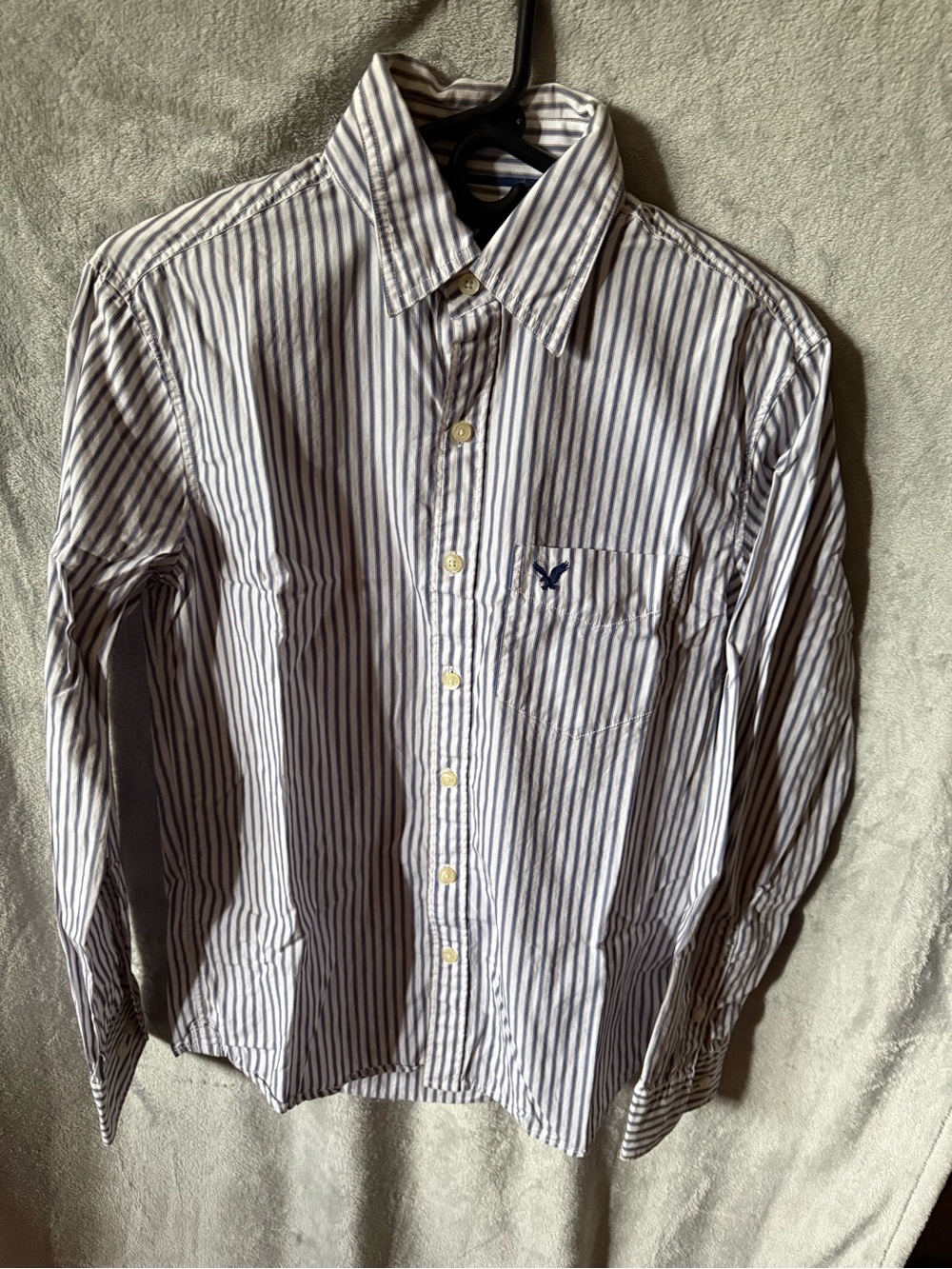 American Eagle Outfitters White and Blue Stripe Button-Up Shirt